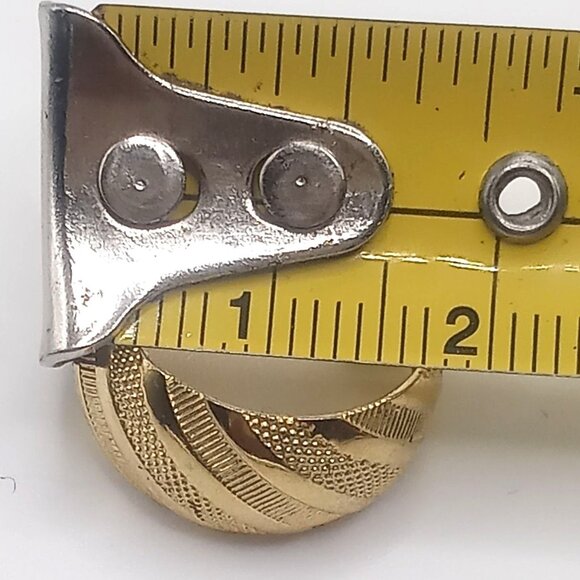 Vintage Gold Tone Textured Design Hoop Earrings Secure Screw Back Closure 0.75" - Picture 7 of 8